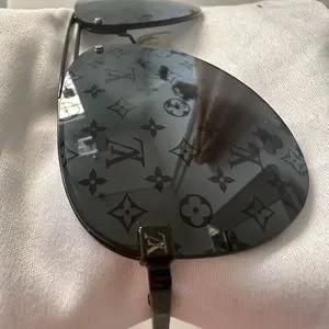 Louis Vuitton Clockwise sunglasses: 100^ authentic great condition Louis Vuitton | Accessories | Louis Vuitton Clockwise  main image 3